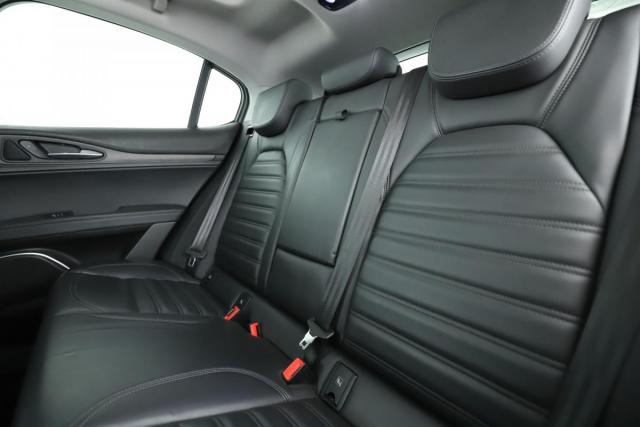 Alfa Romeo Stelvio image 4