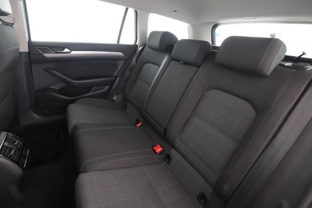 Volkswagen Passat Sw image 8
