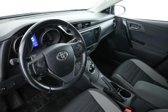 Toyota Auris image 1