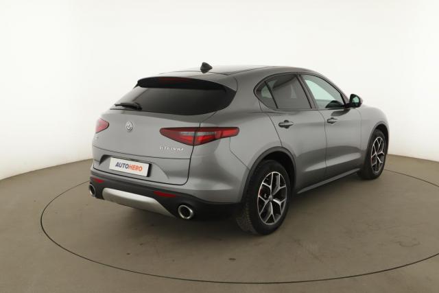 Alfa Romeo Stelvio image 9