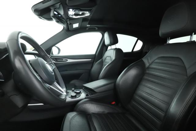 Alfa Romeo Stelvio image 1