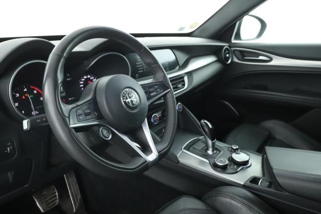 Alfa Romeo Stelvio image 2