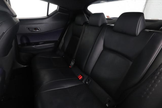 Toyota C-Hr image 8