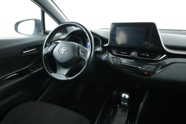 Toyota C-Hr image 9