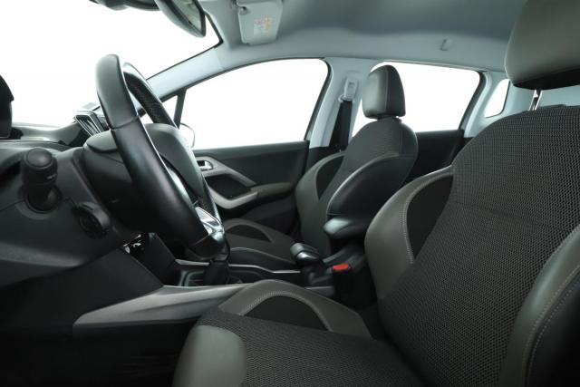 Peugeot 2008 image 7