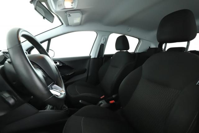 Peugeot 208 image 4
