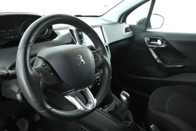 Peugeot 208 image 1