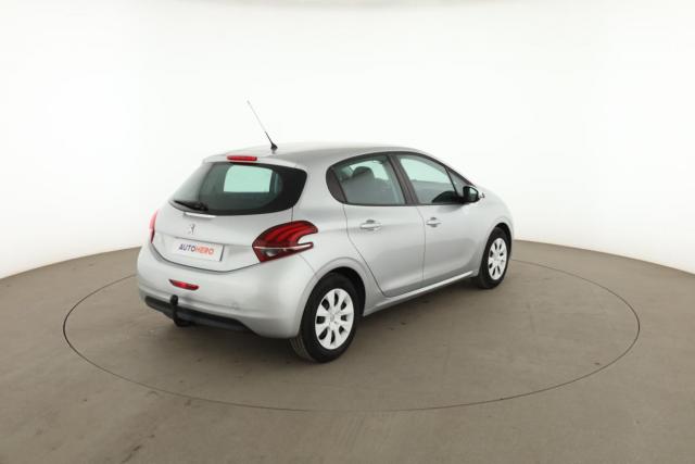 Peugeot 208 image 1