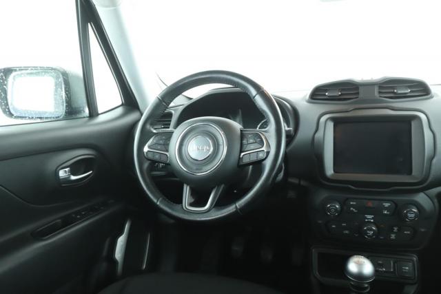 Jeep Renegade image 5