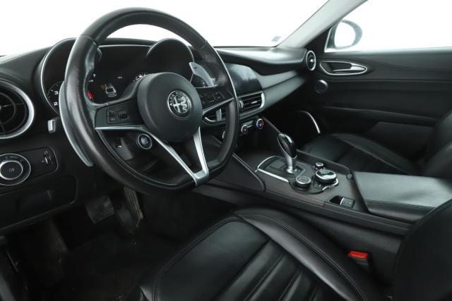 Alfa Romeo Giulia image 7