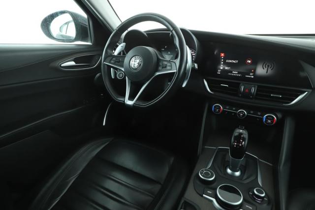 Alfa Romeo Giulia image 8