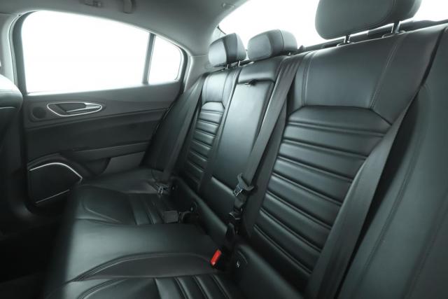 Alfa Romeo Giulia image 3