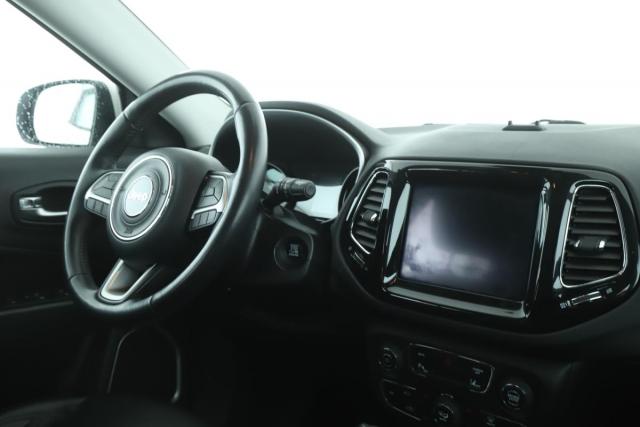 Jeep Compass image 9