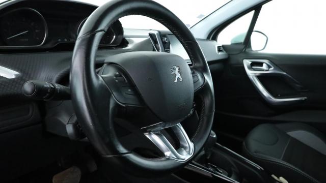 Peugeot 2008 image 3