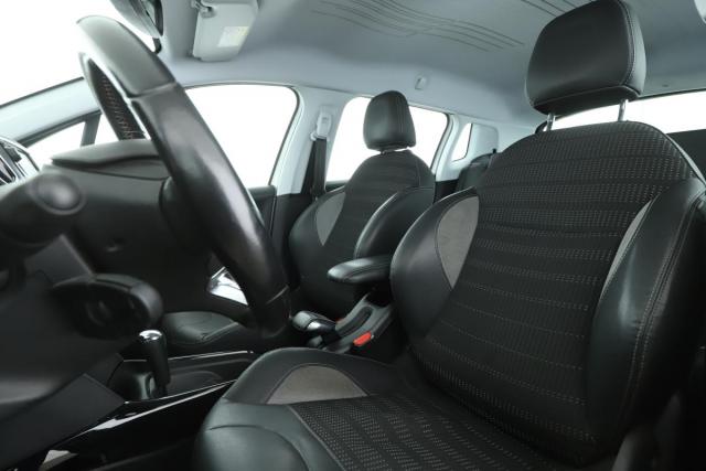 Peugeot 2008 image 7