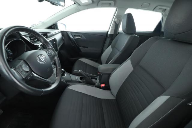 Toyota Auris image 9
