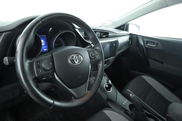 Toyota Auris image 1
