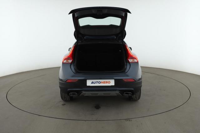 Volvo V40 Cross Country image 2