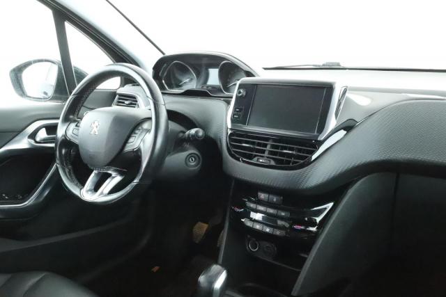 Peugeot 2008 image 2