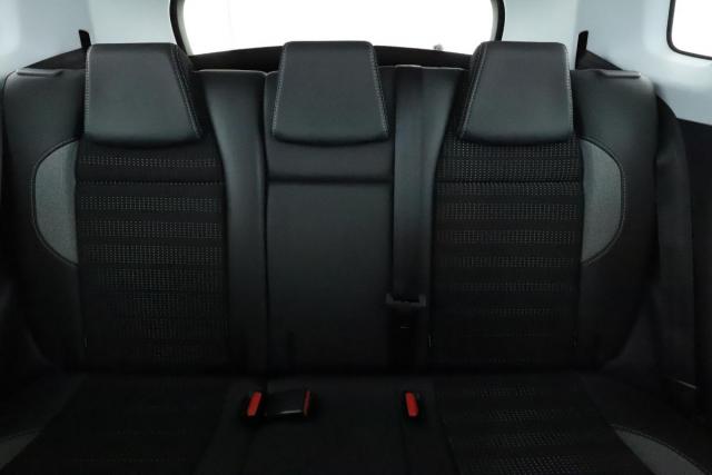 Peugeot 2008 image 3