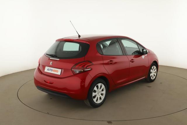 Peugeot 208 image 6