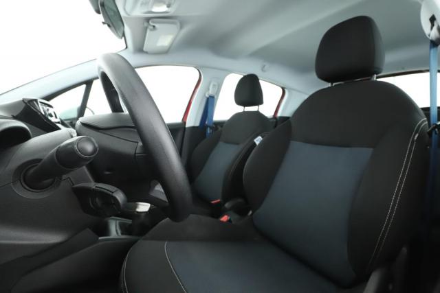 Peugeot 208 image 8