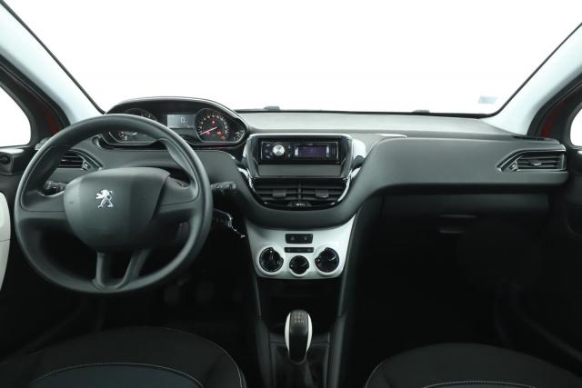 Peugeot 208 image 9