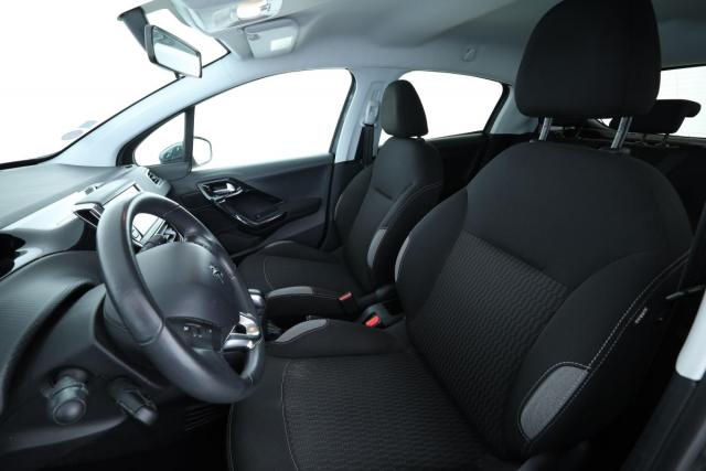 Peugeot 208 image 5