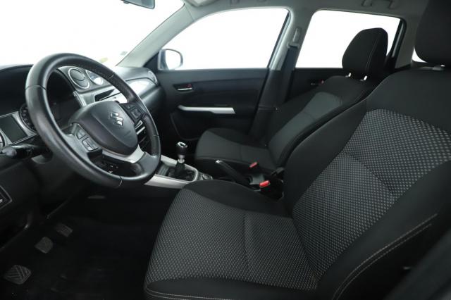 Suzuki Vitara image 7