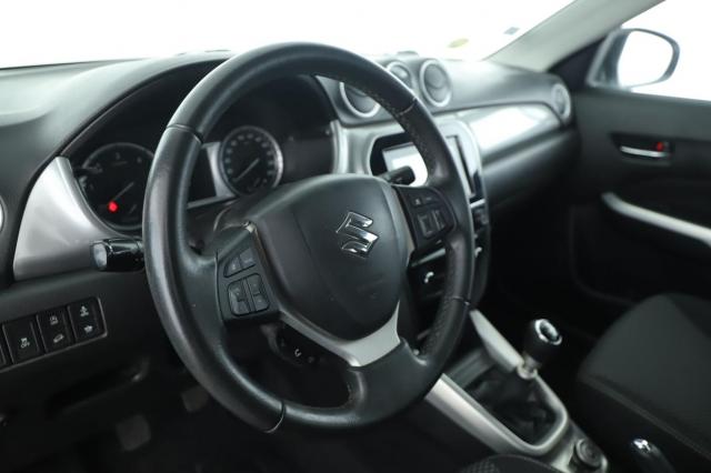 Suzuki Vitara image 6