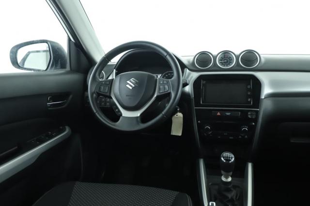 Suzuki Vitara image 4