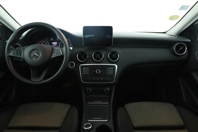 Mercedes Benz Gla image 9