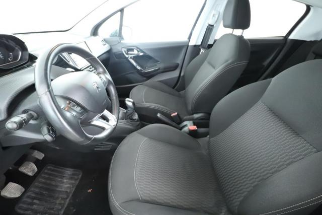 Peugeot 208 image 3