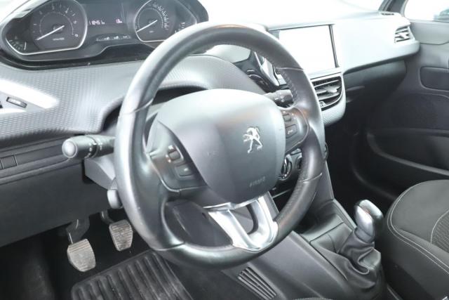 Peugeot 208 image 9