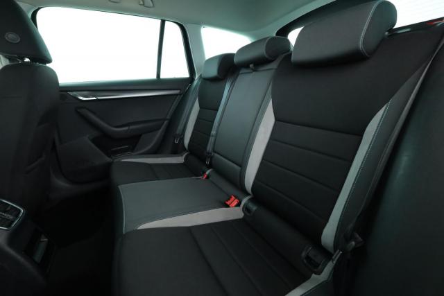 Skoda Octavia image 2