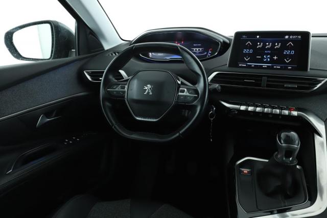 Peugeot 5008 image 2