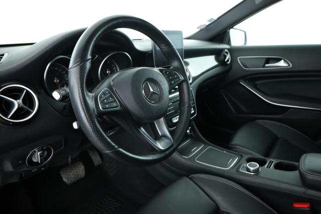 Mercedes Benz Gla image 1