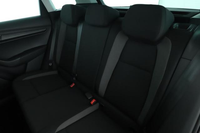 Skoda Karoq image 8