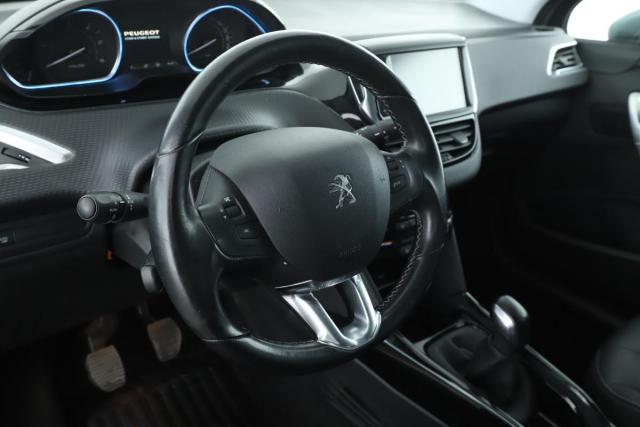 Peugeot 2008 image 2