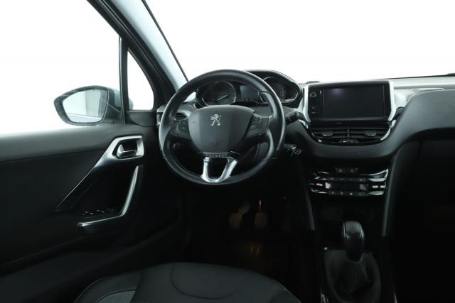 Peugeot 2008 image 8