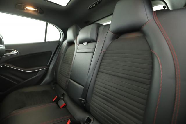 Mercedes Benz Gla image 2