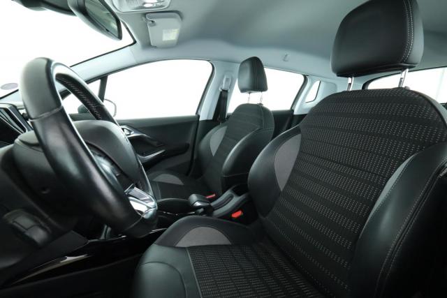 Peugeot 2008 image 6