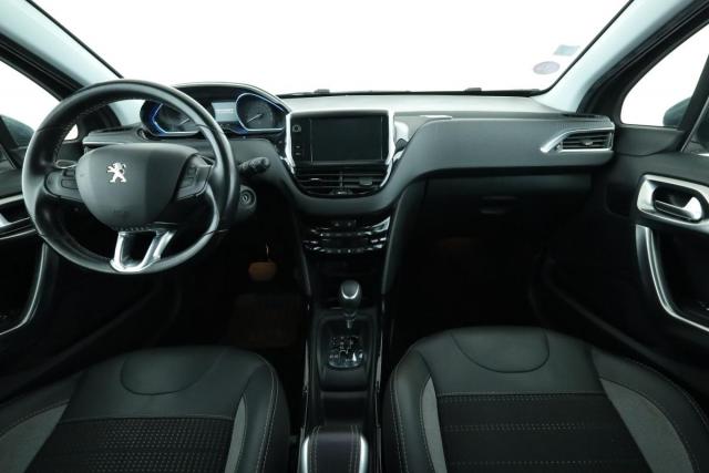 Peugeot 2008 image 2