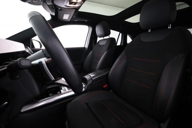 Mercedes Benz Gla image 8