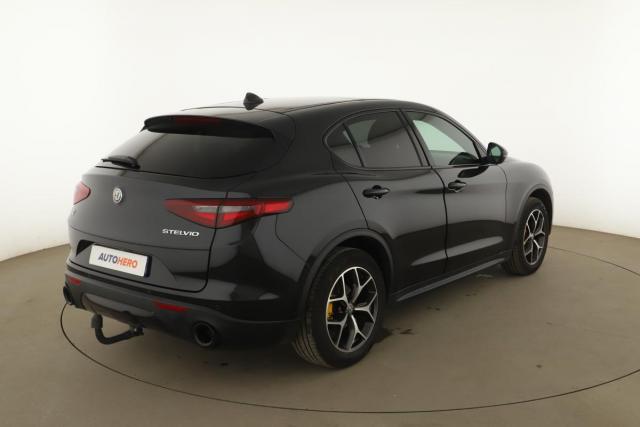 Alfa Romeo Stelvio image 8
