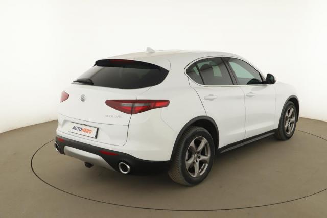 Alfa Romeo Stelvio image 9