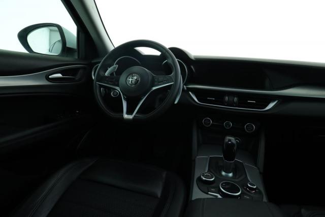 Alfa Romeo Stelvio image 7