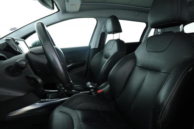 Peugeot 2008 image 2