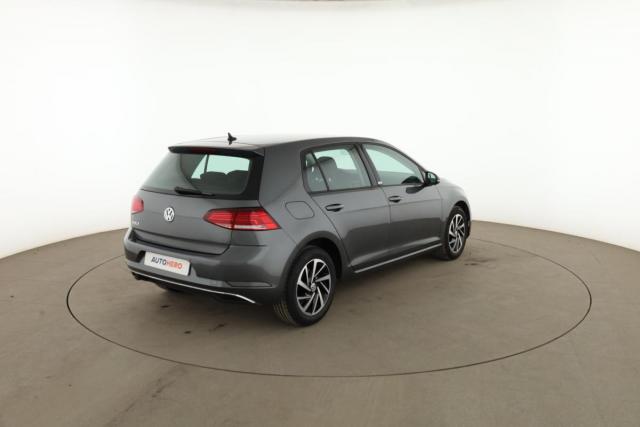 Volkswagen Golf image 9