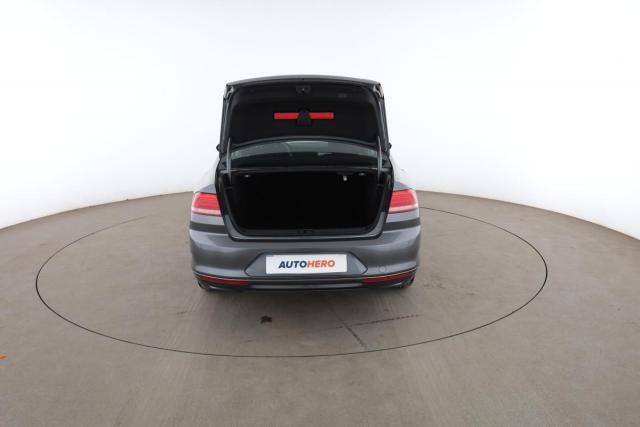 Volkswagen Passat image 4